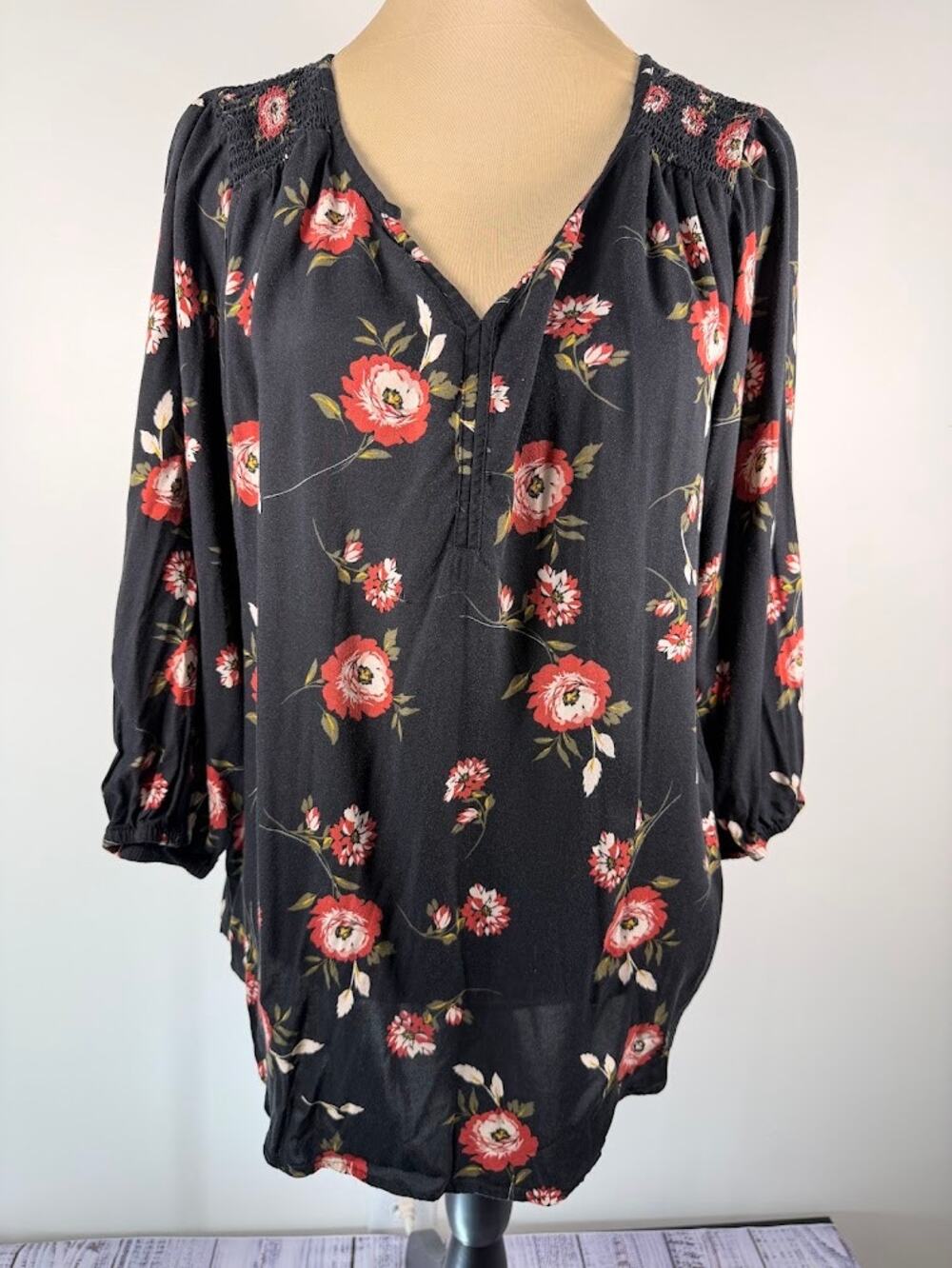 Sonoma Womens Peasant Blouse L Black Coral Floral Smocked Shoulder 3/4 Sleeve